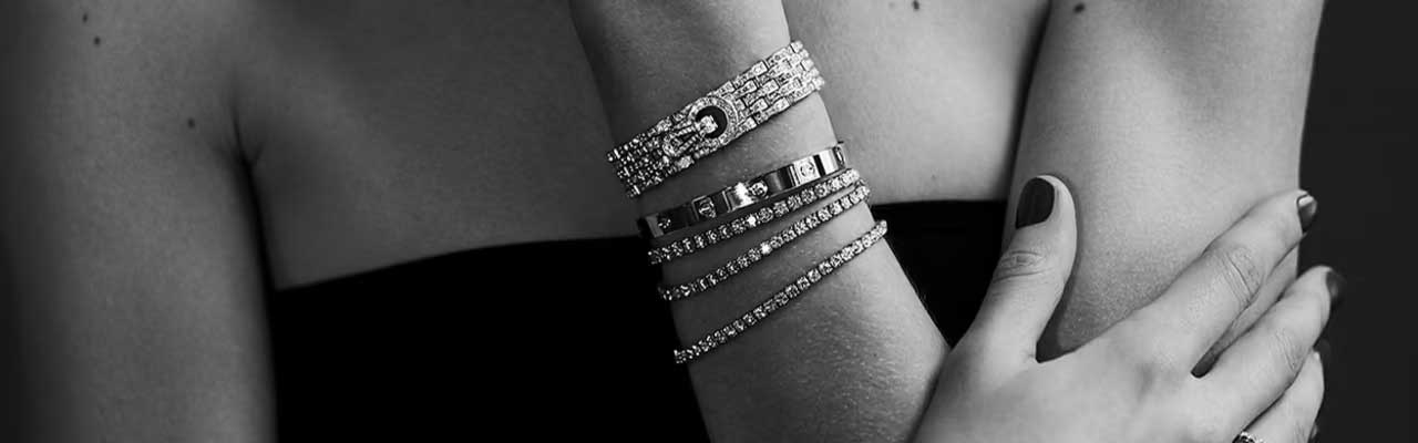 دستبند قلاب کارتیه(AGRAFE BRACELETS)
